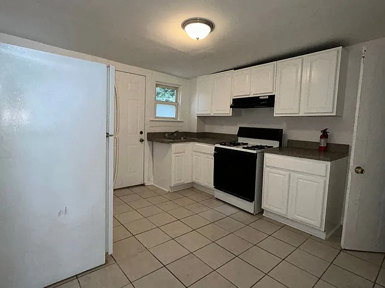 225 Home Ave — Photo 6