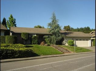 317 Candlelight Dr, Santa Rosa, CA 95403