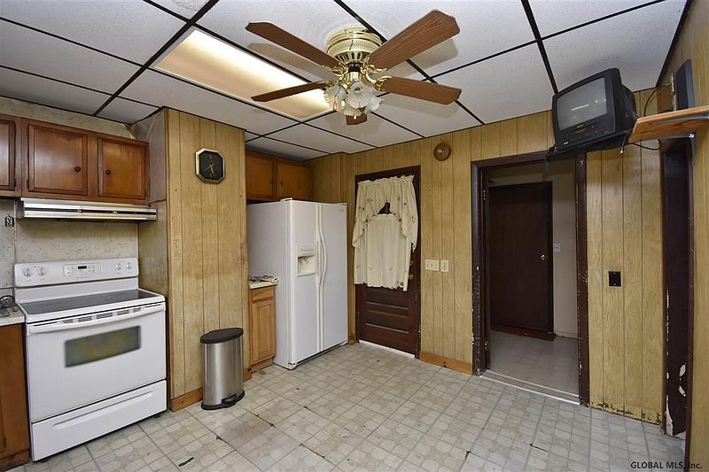 2nd image of 378 9TH Street