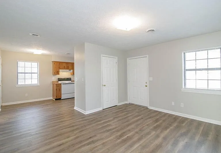 404-18 Thompsonville Ln — Photo 3