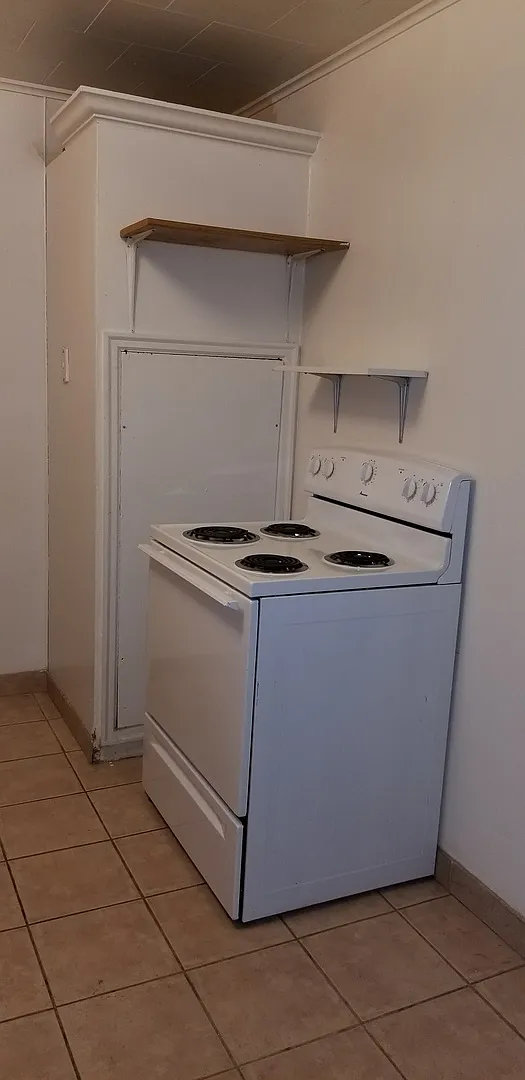 616 Front Street — Photo 2