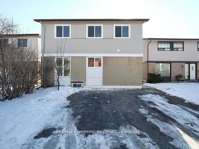 4 bed, $2,800 — Photo 1
