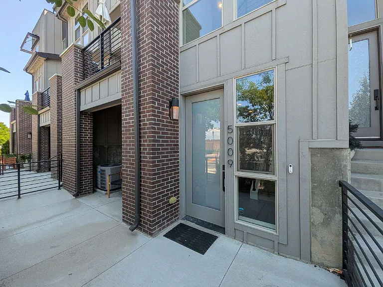 5009 S Prince Pl — Photo 2
