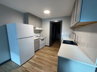 709 W 3rd St, Waterloo, IA 50701