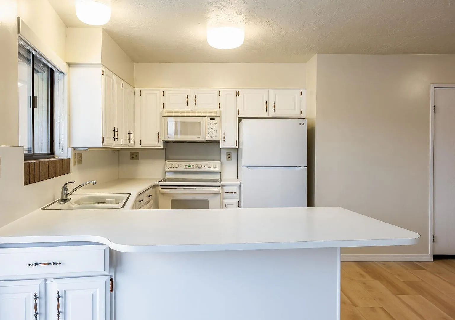 Rare 1,600+ Sq Ft Condo In The Marmalade District — Photo 3