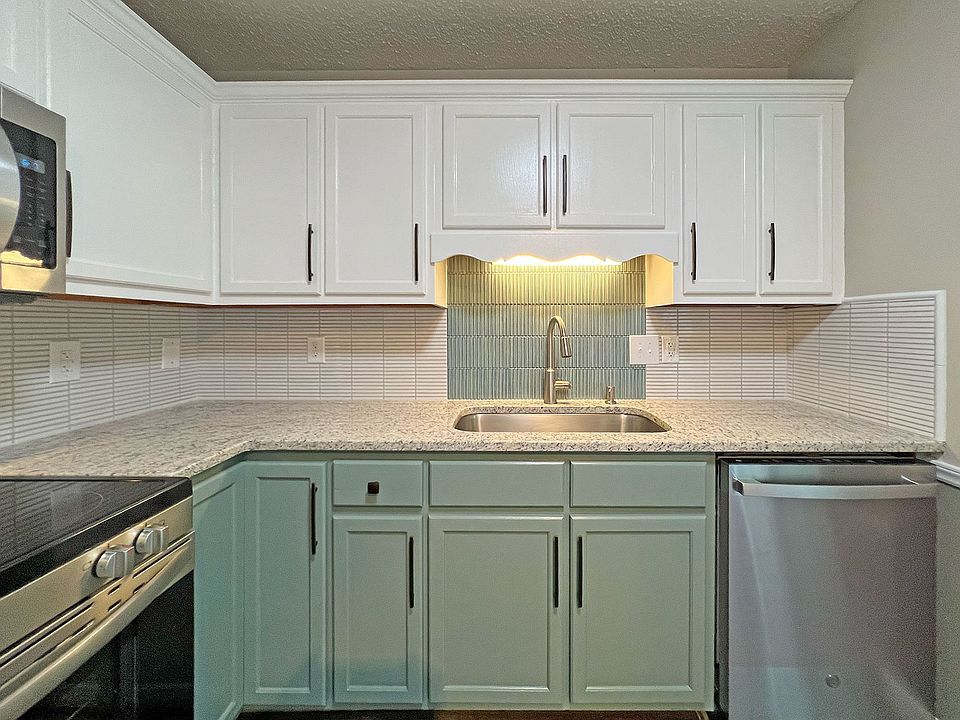 Over and under LED cabinet lighting not pictured (will be installing this week)