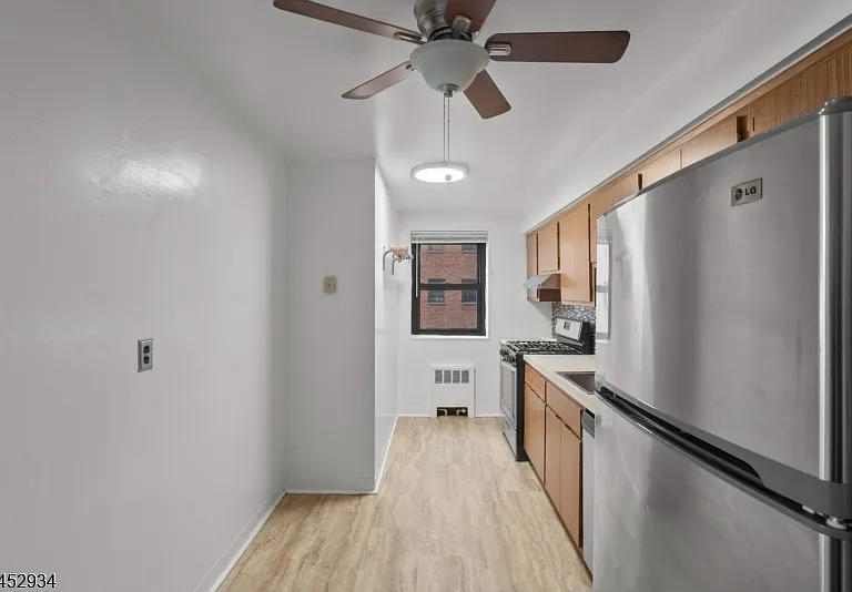 208 Anderson St — Photo 8