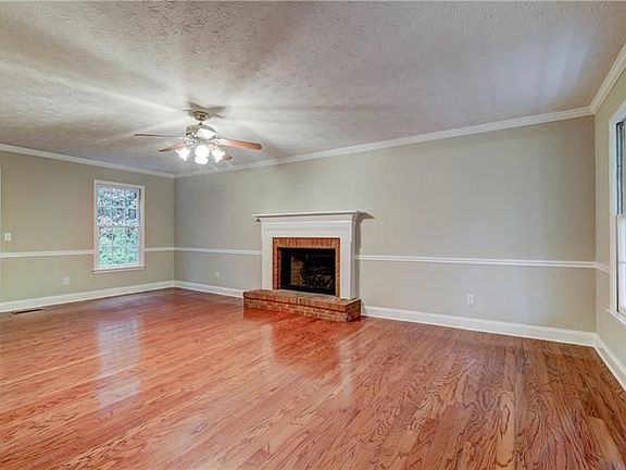 4th image of 4505 Pine Hill Ter NE