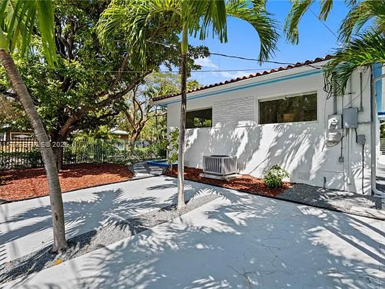 1345 SW 14th Ave #0 — Photo 50