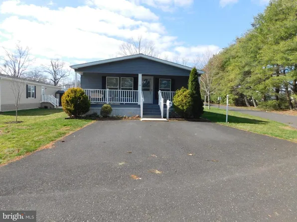 22 Holiday Ave, Hatfield, PA 19440