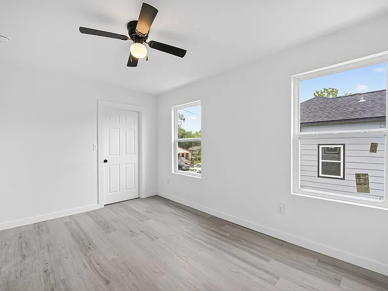 9007 Hilda St — Photo 16