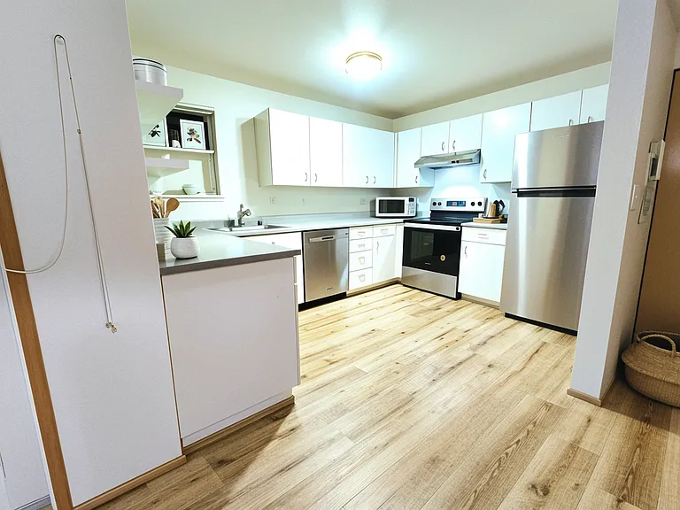 3435 Burke Ave N #202 — Photo 2