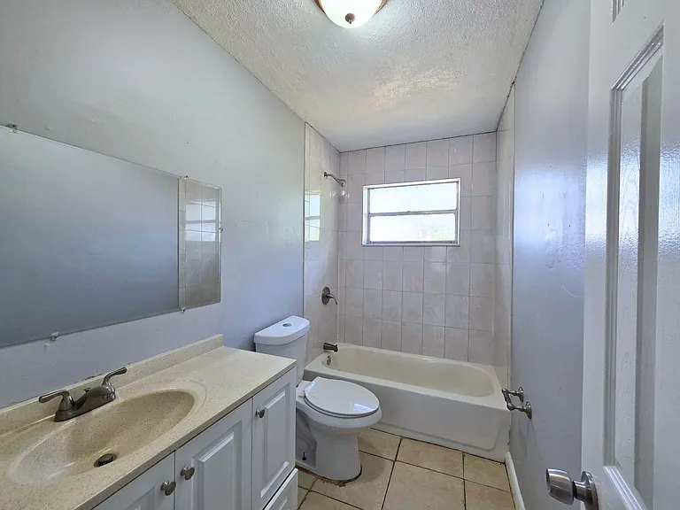 1441 NW 22nd St #20 — Photo 5