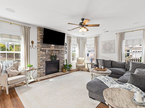 3rd image of 202 Lynx Ln
