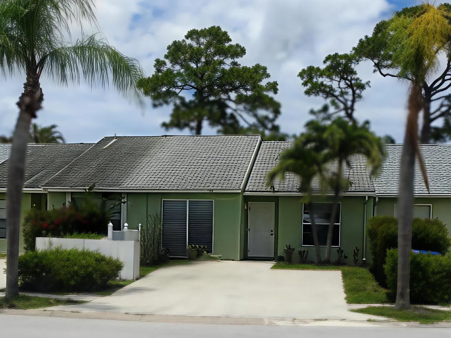 2 bed, 1.0 bath, 994 sqft, $2,400 — Photo 1