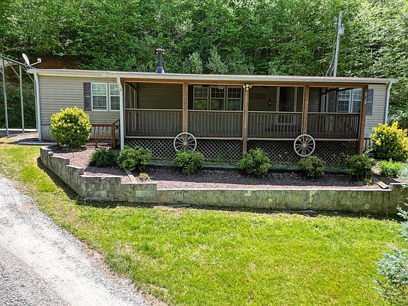 4th image of 830 Canyon Rd
