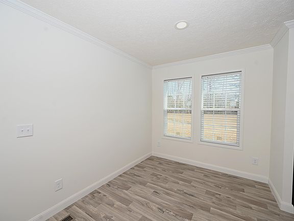 4th image of 599 Loop Circle