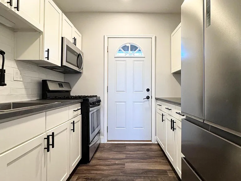 3405 S Lowe Ave #1B — Photo 2