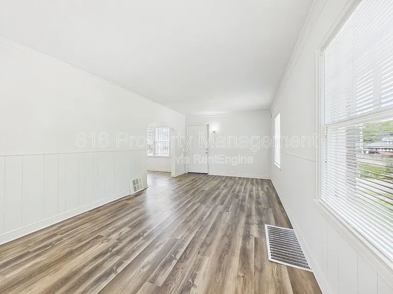 5100 Brooklyn Ave — Photo 28
