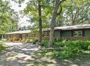 6N210 Knollwood Dr, St Charles, IL 60175