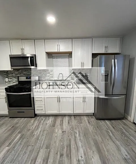 320 W Whittier Ave — Photo 1