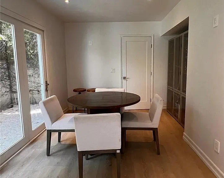 2686 Greenfield Ave — Photo 9