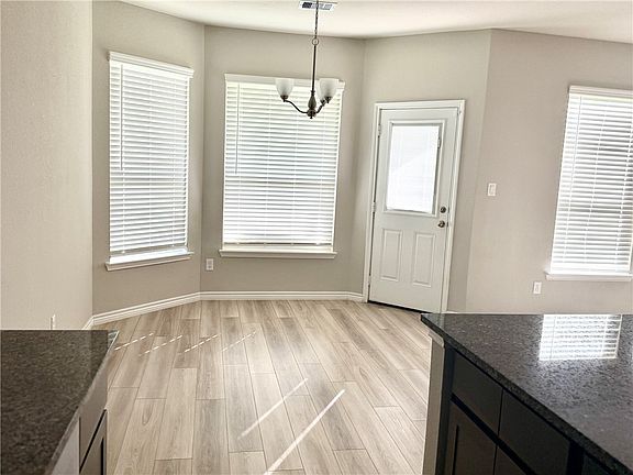 5th image of 2038 Rock Ridge Ave