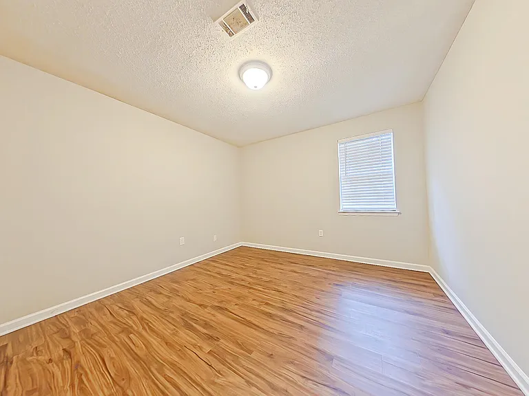 850 Brookfield Pkwy — Photo 4