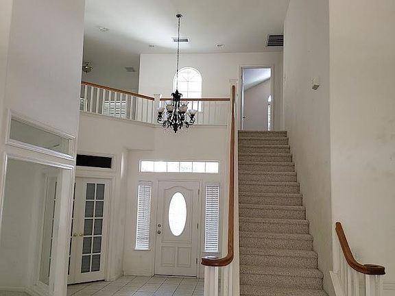 4th image of 2719 E Everglade Ave
