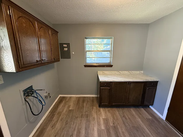 901 N Oak Ave — Photo 8