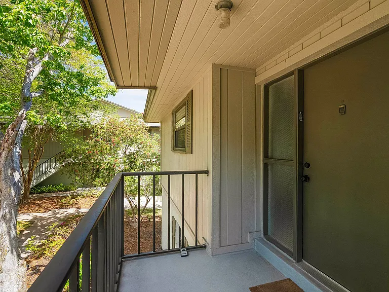22 Veronese Ct — Photo 37