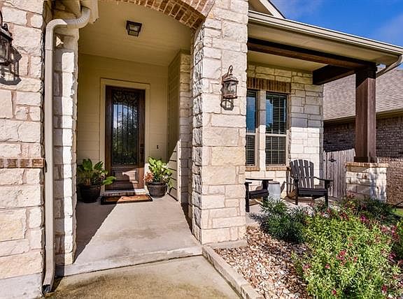 4th image of 613 Cerezo Dr