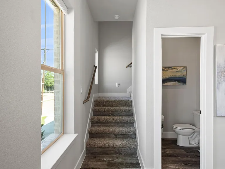 702 N Plano Rd — Photo 16