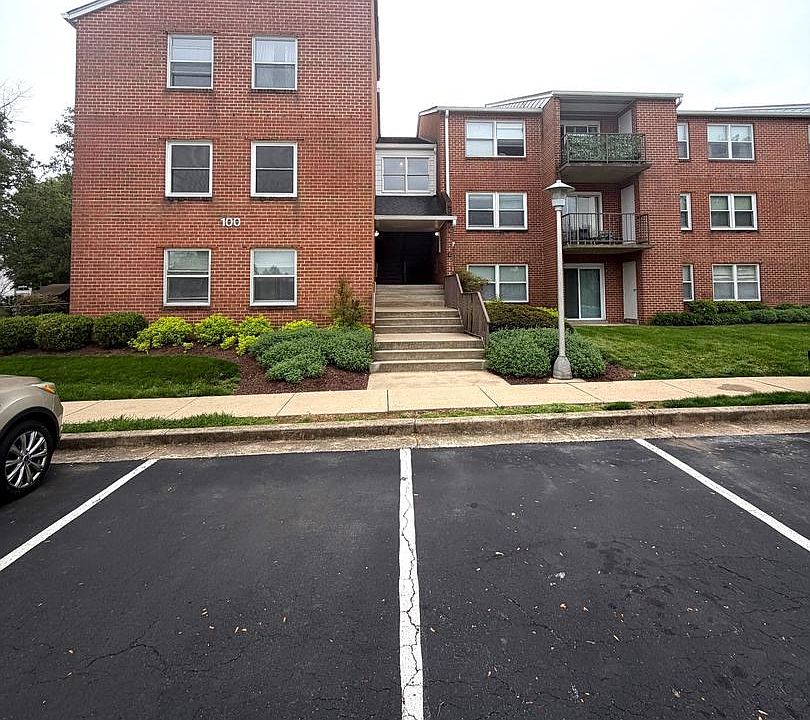 1st image of 100 Chapel Ct Unit 212