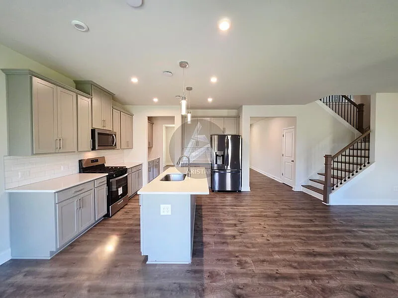 5 bed, 3.0 bath, 2886 sqft, $2,900 — Photo 4