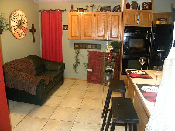 Kitchen counter bar - room for table.