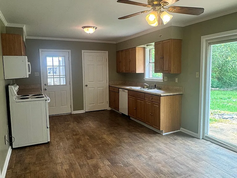 8230 Pinebrook Dr — Photo 5