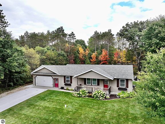 2nd image of 220 Pine Knoll Dr