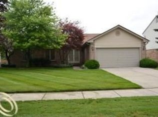 16110 Penn Dr, Livonia, MI 48154