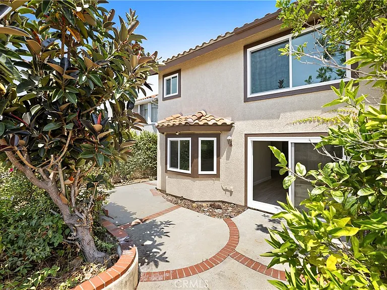 24242 Briones Dr — Photo 45