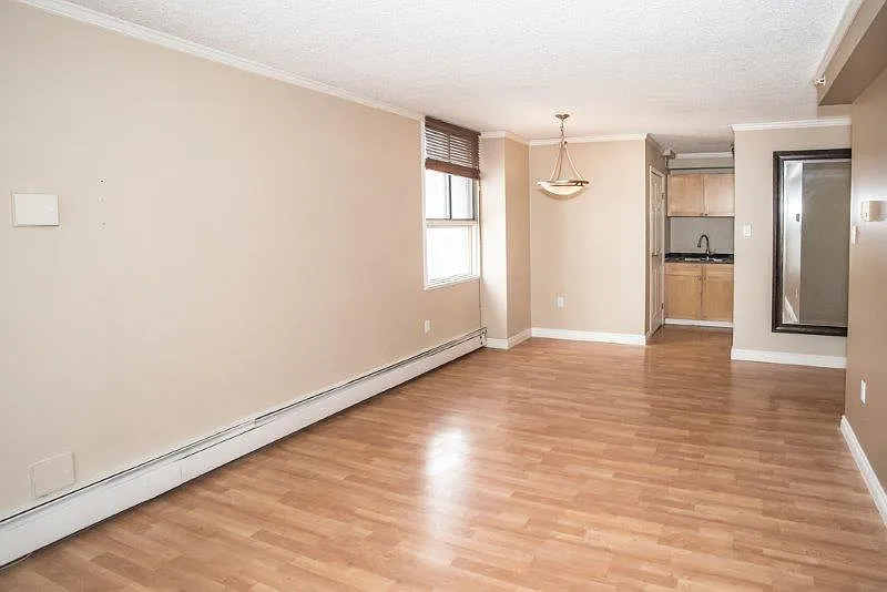 2 bed, 712 sqft, $1,600 — Photo 3