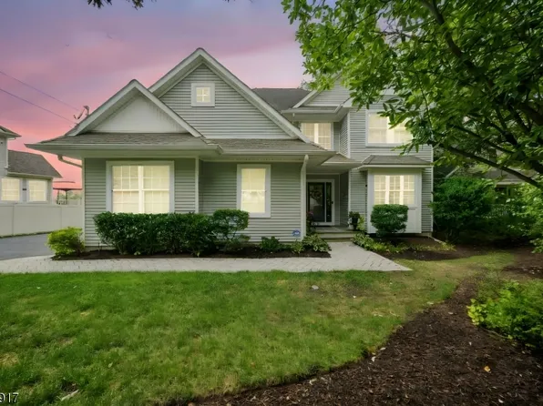 725 Cornelia St, Boonton Town, NJ 07005
