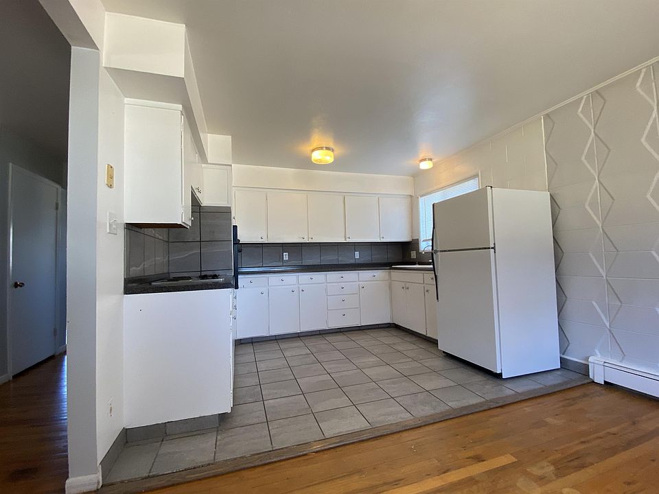 1st image of 1767 Oxford Dr APT 1