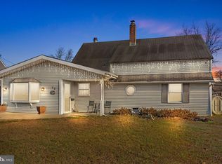 42 Redbrook Ln, Levittown, PA 19055
