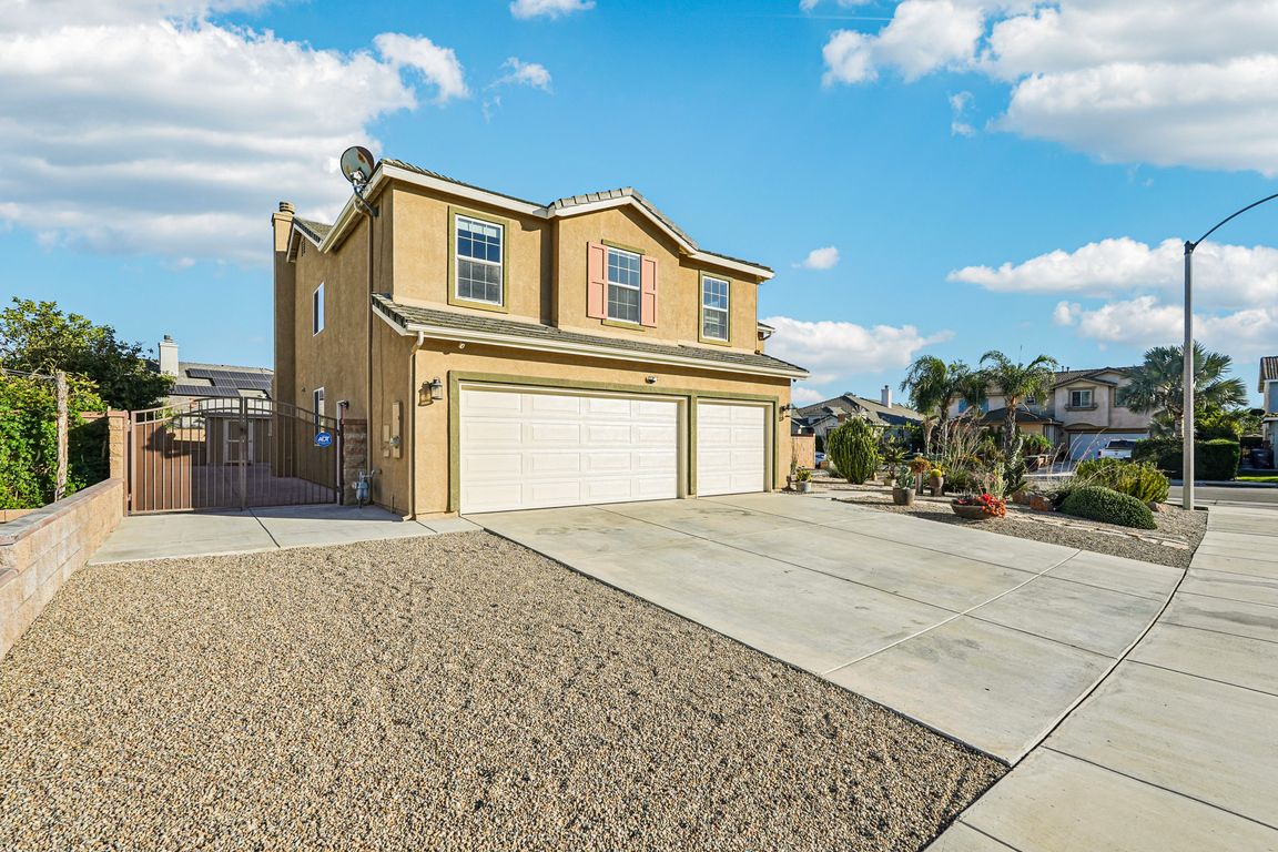 Moonriver St-S3110-002r.jpg