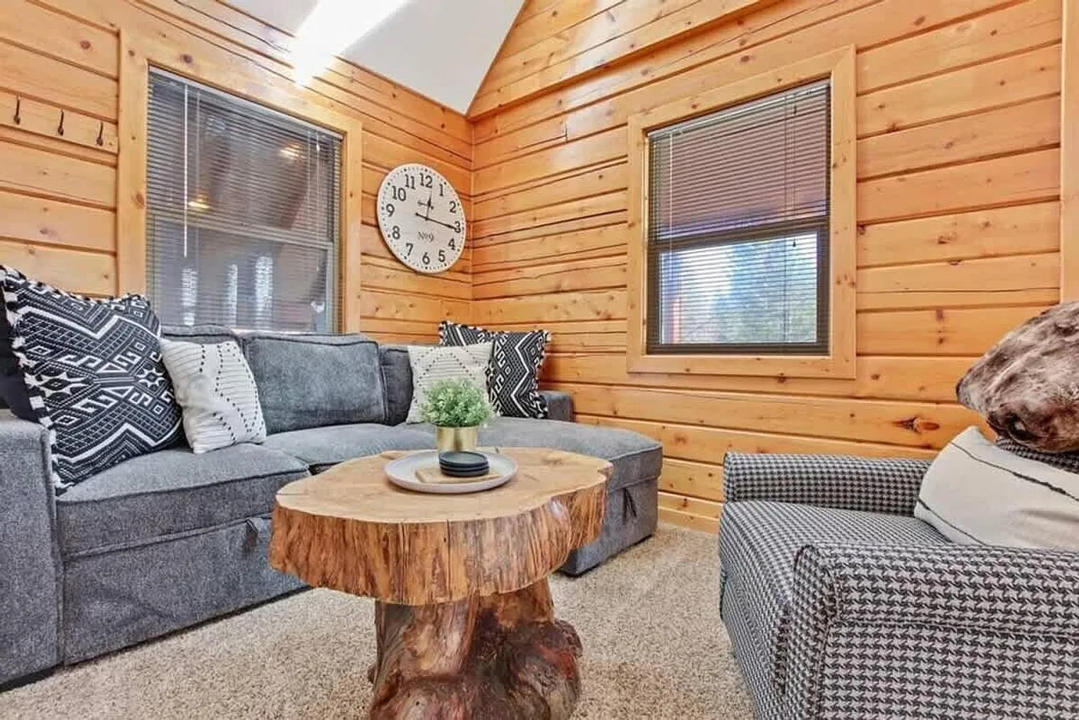 2 bed, 1.0 bath, $5,939 — Photo 1