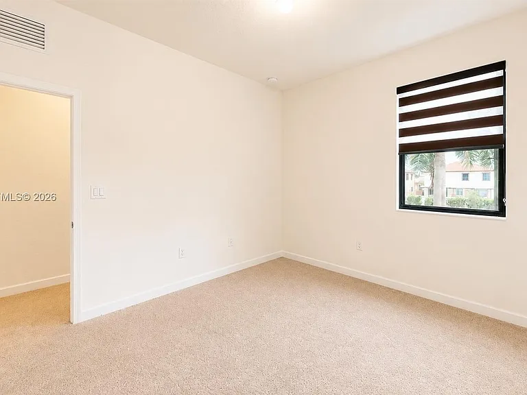 2434 NE 1st St — Photo 30
