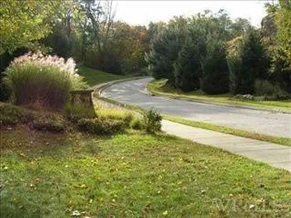 16 Old Katonah Dr, Katonah, NY 10536