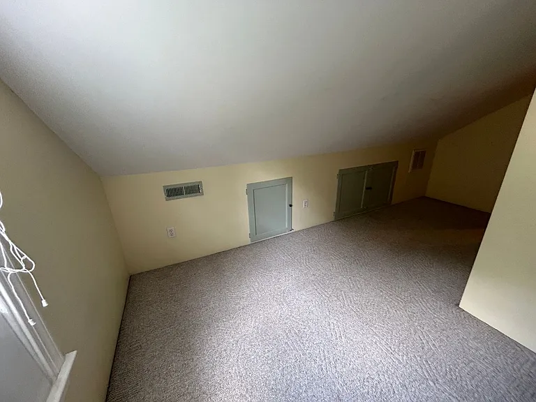 2461 Lyndhurst Ave — Photo 33