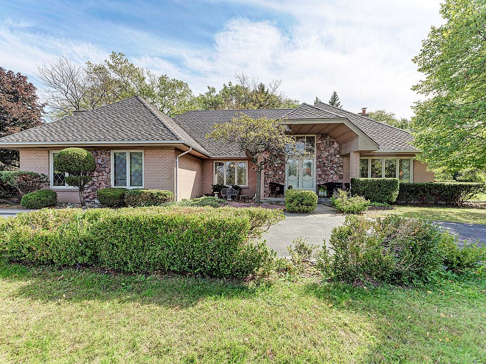 1st image of 14 Kingston Dr